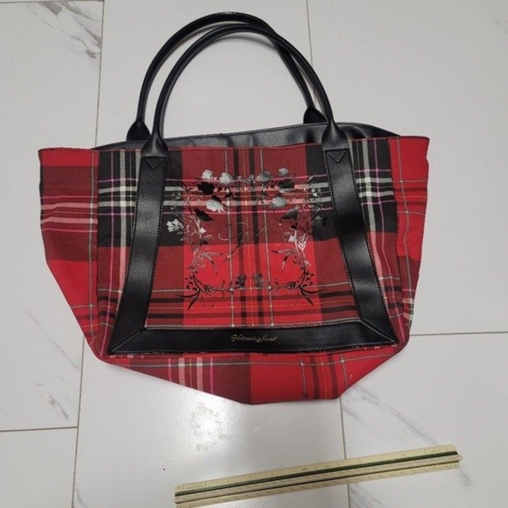 ~ womens red and black plaid large Victorias secret tote style bag with roses